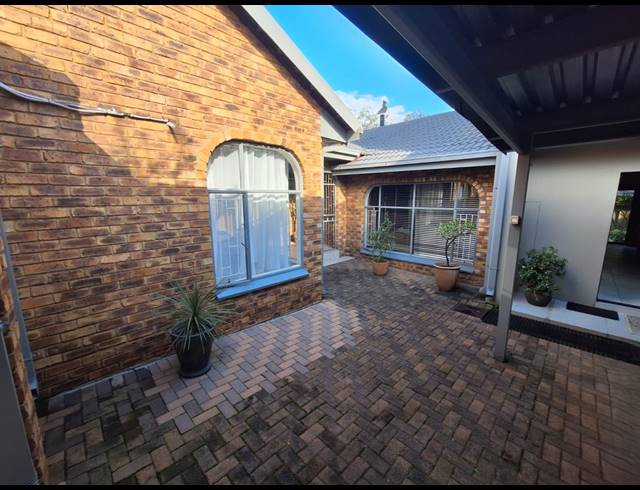 5 BEDROOM HOUSE FOR SALE IN VANDERBIJLPARK SE 3